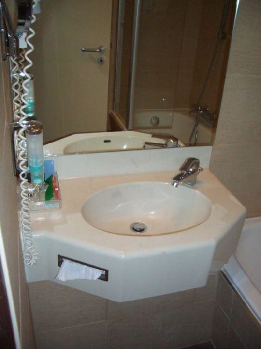 Waschbecken von Zimmer 1306 NH Collection München Bavaria