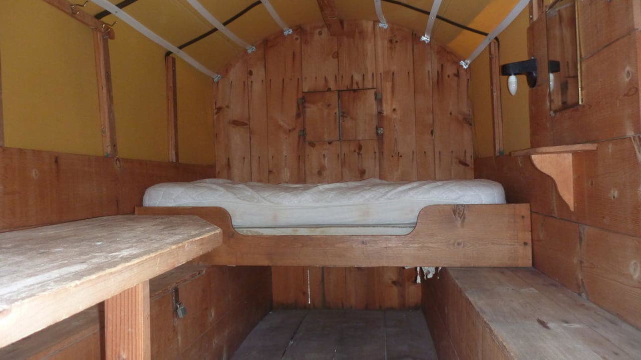 Einrichtung im Planwagen Motel Virginia Creek Settlement