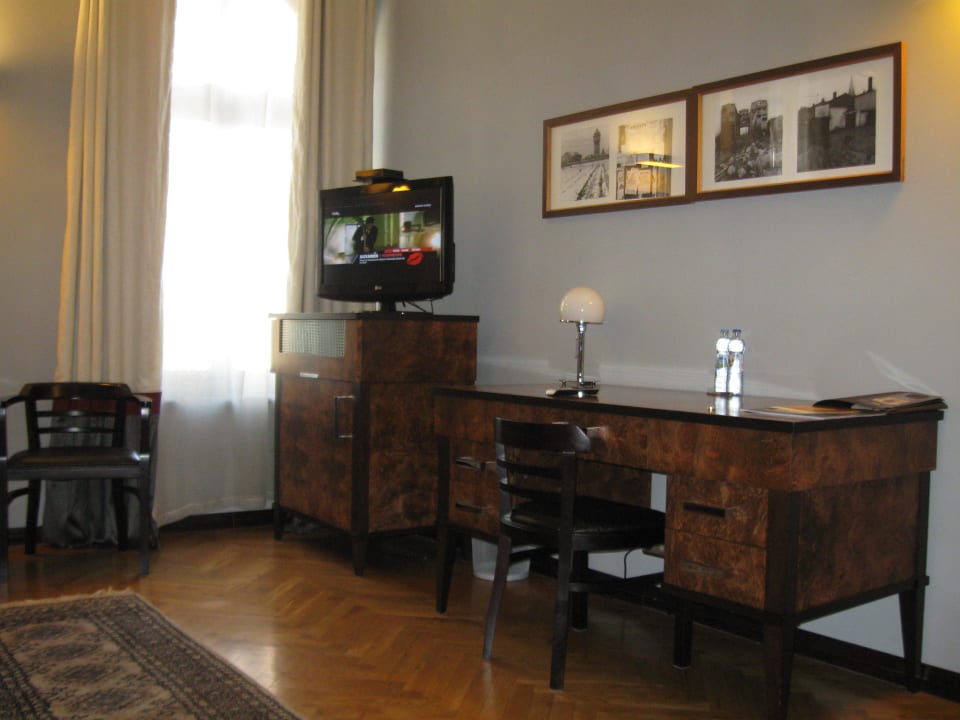 Zimmer 103 - Schreibtisch Hotel Monopol