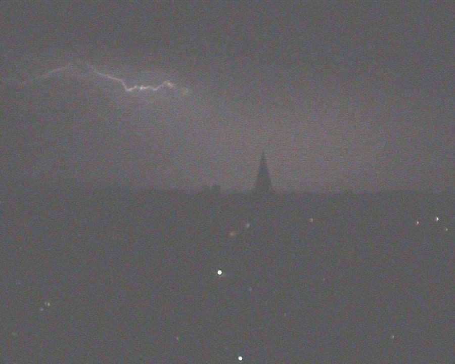 Gewitter über Pyongyang Hotel Yanggakdo