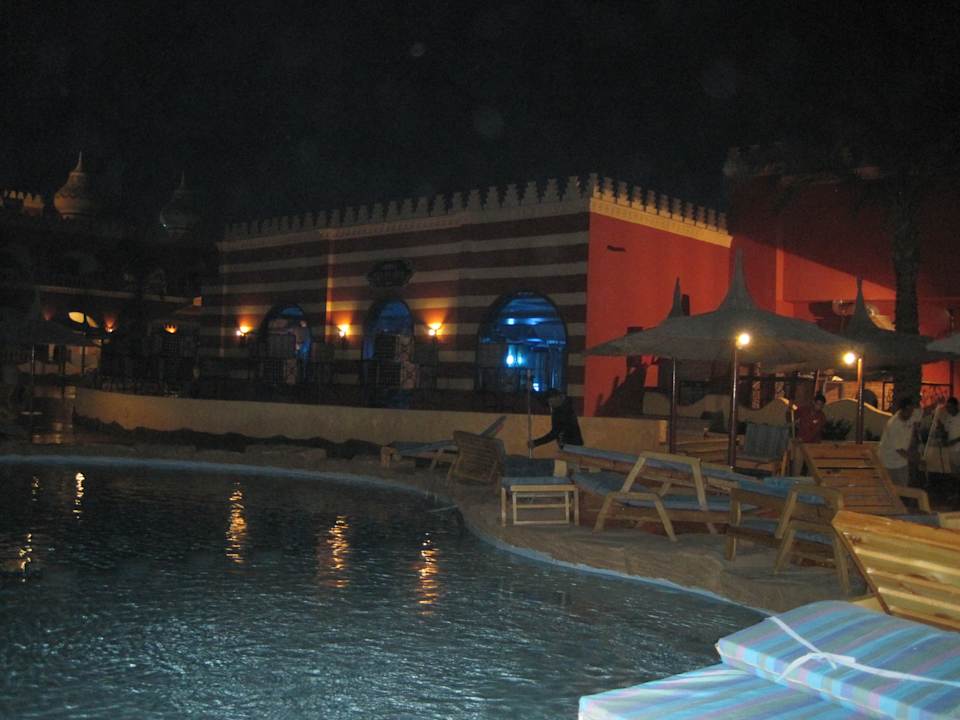 Bei Nacht Pickalbatros Alf Leila Wa Leila Resort - Neverland Hurghada