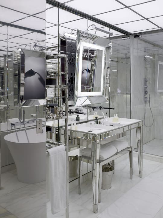 The suite's bathroom Hotel Royal Monceau Raffles Paris
