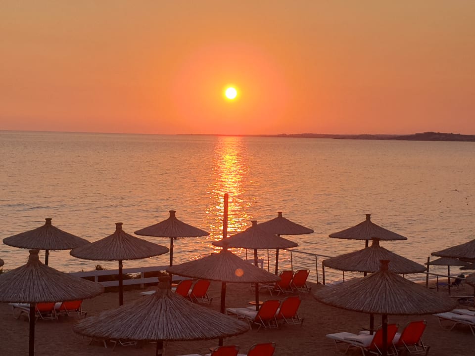 Strand Istion Club & Spa