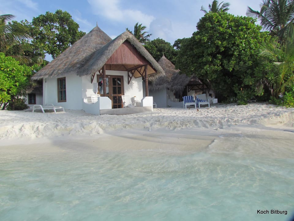 Das Meer vor Bungalow 122 Thulhagiri Island Resort