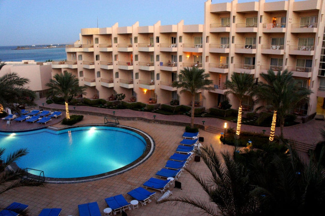 Widok z balkonu Sea Star Beau Rivage