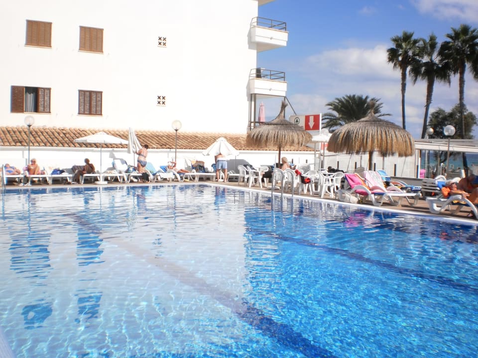 Pool R2 Veronica Beach Hotel