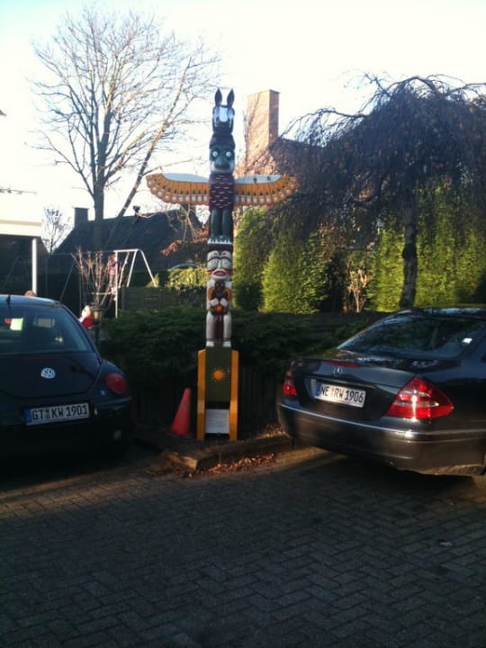 Das gehört dazu - ein Marterpfahl Hotel the Wigwam