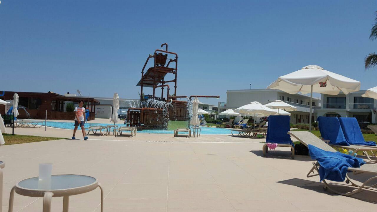 Kinderpool Asterias Beach Resort