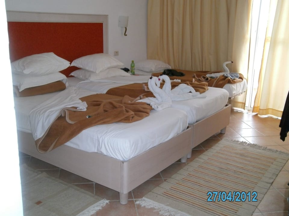 Drapierte Decken und Handtücher Hotel Marhaba Club