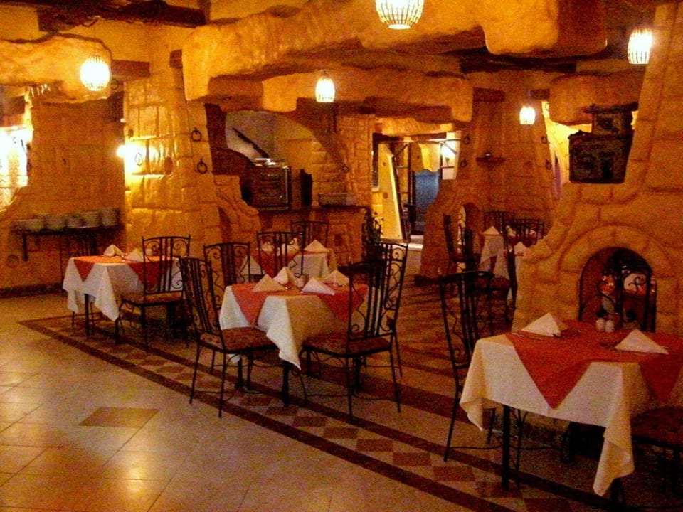 Im Haupt-Restaurant 'Cave du Roi' Pickalbatros Alf Leila Wa Leila Resort - Neverland Hurghada