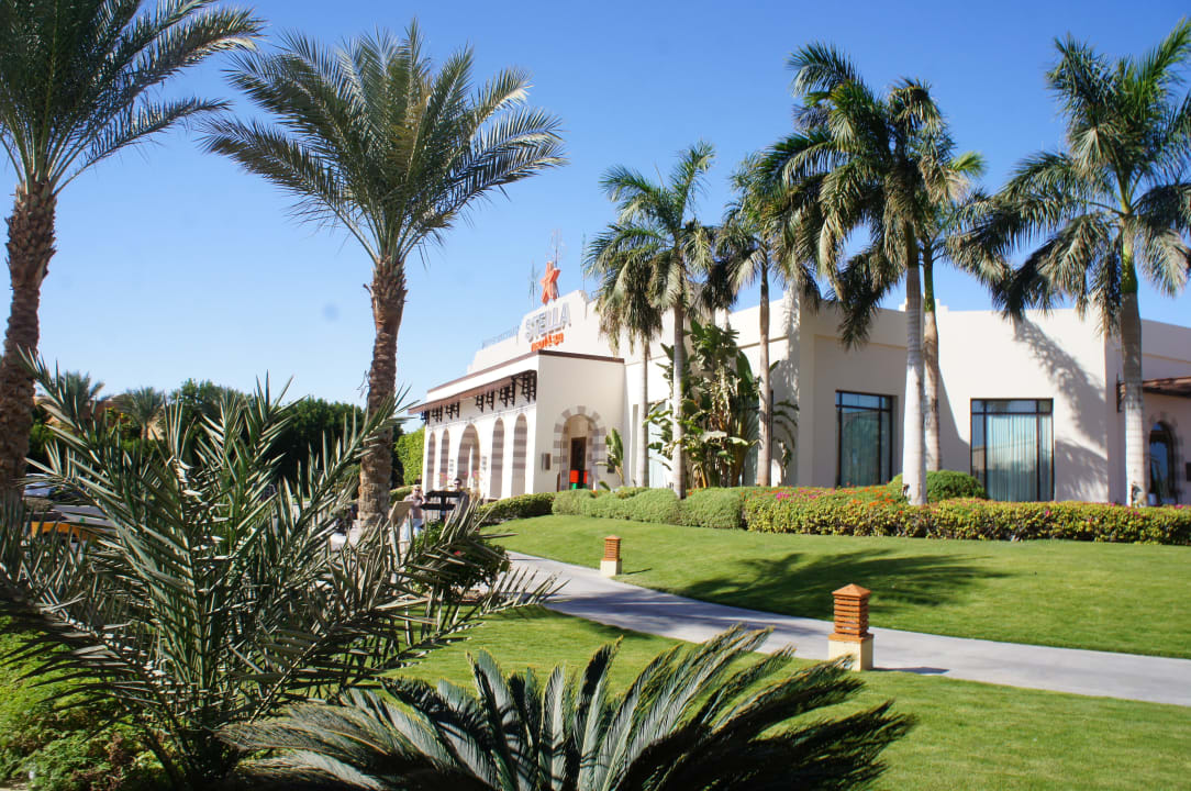 Около ресторанов Stella Beach Resort & Spa Makadi Bay