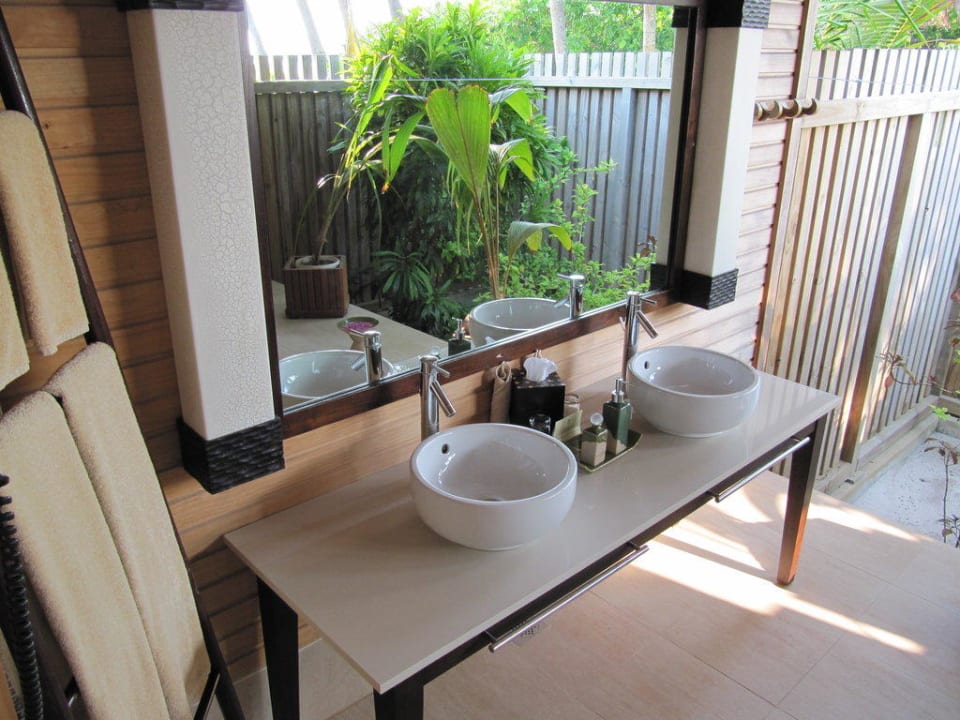 Offenes Badezimmer Beach Villa Kuredu Island Resort & Spa
