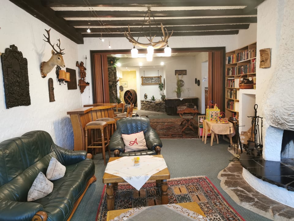 Lobby Land-gut-Hotel Zum Alten Forsthaus - Aufladestation f. Elektroautos vorhanden