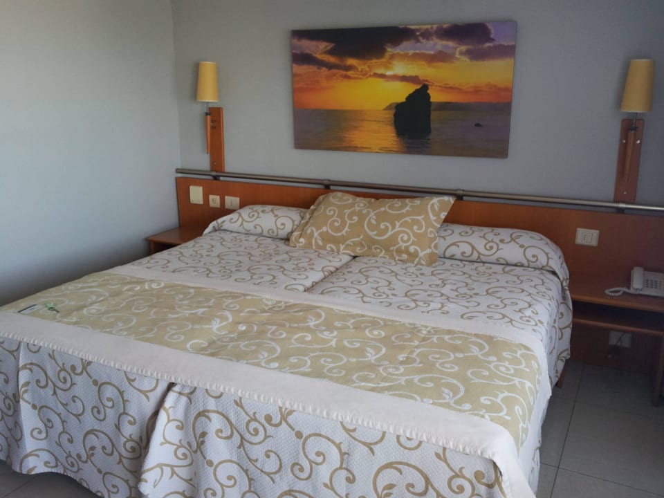 Bett Bull Escorial & Spa