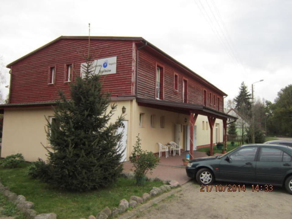 Hotel von vorn Center Hotel Bronkow