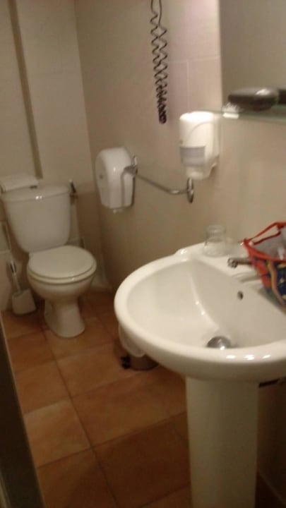 Das Bad-enger geht nicht mehr Hotel Christophe Colomb