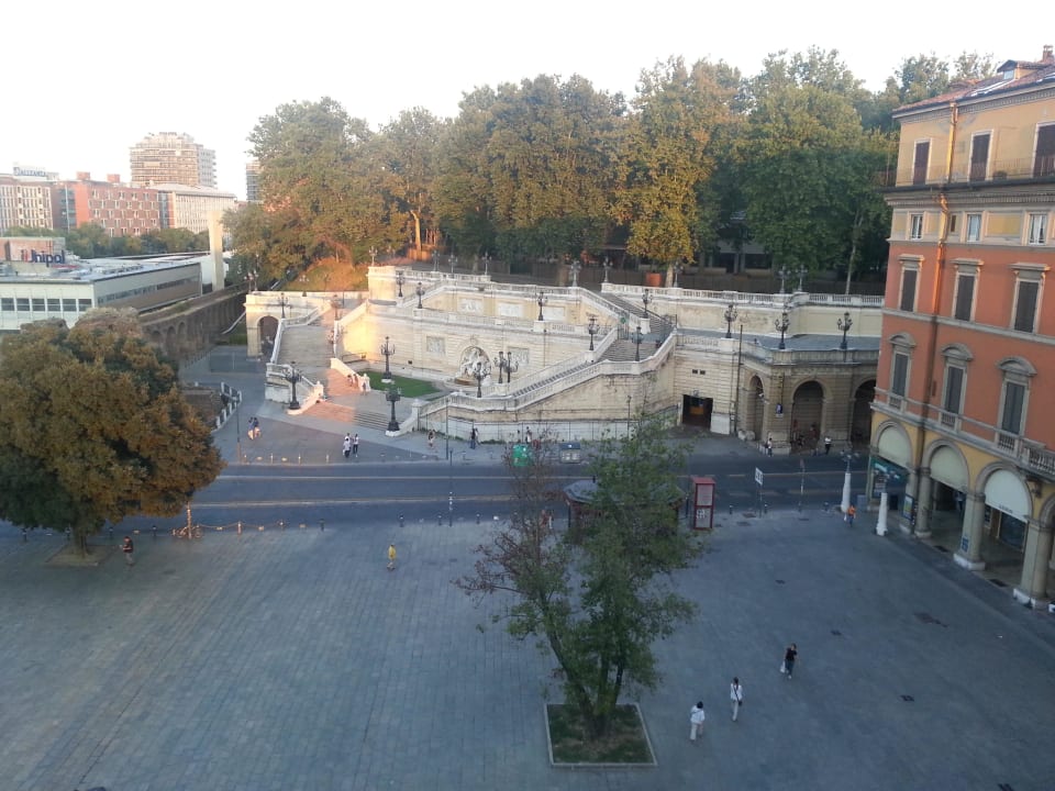 Ausblick von Zimmer 428 NH Bologna de la Gare