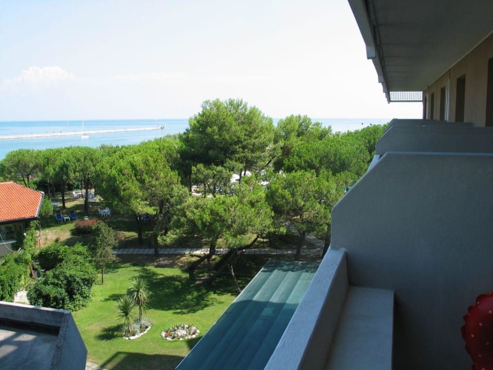 Blick vom Balkon auf den Pool Hotel San Giorgio