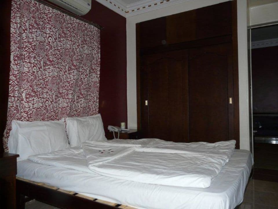 Zimmer mit Bett und Möblierung Philae Hotel Assuan