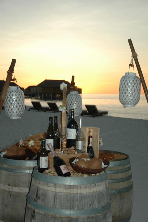 Meet the Management am Strand Constance Moofushi Maldives