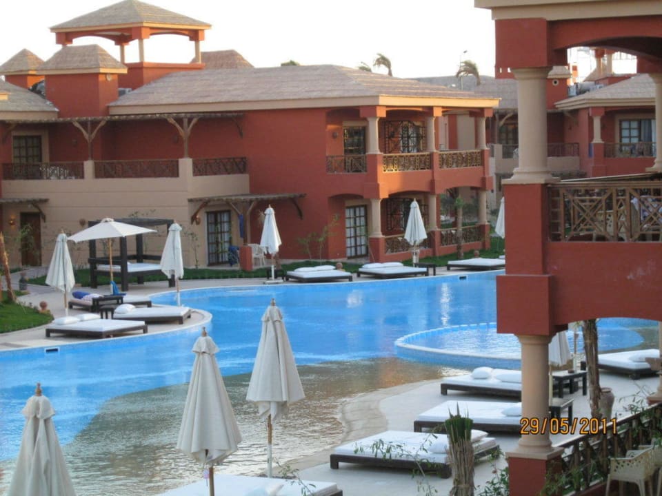 Poolanlage bei den 4er Block Pickalbatros Alf Leila Wa Leila Resort - Neverland Hurghada