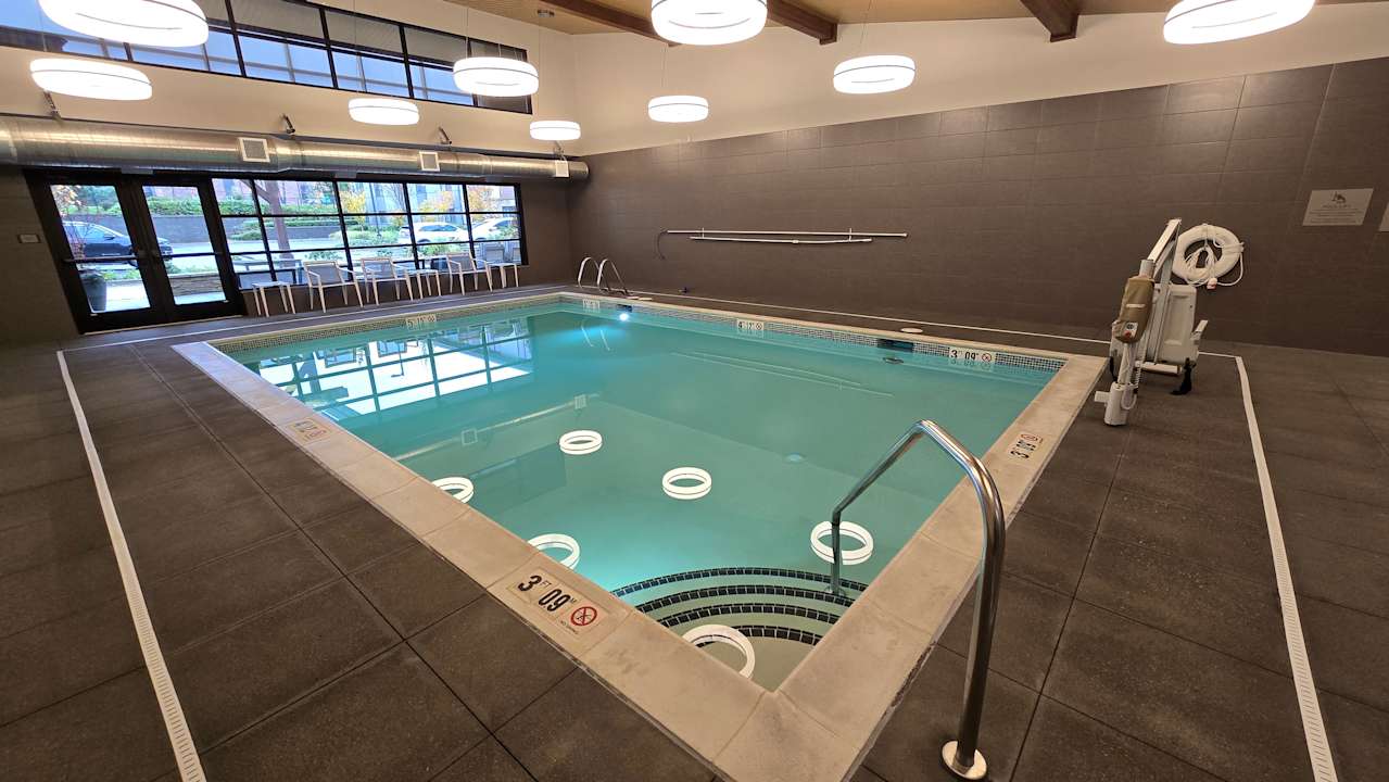 Pool Country Inn & Suites by Radisson, Seattle-Tacoma International Airport, WA