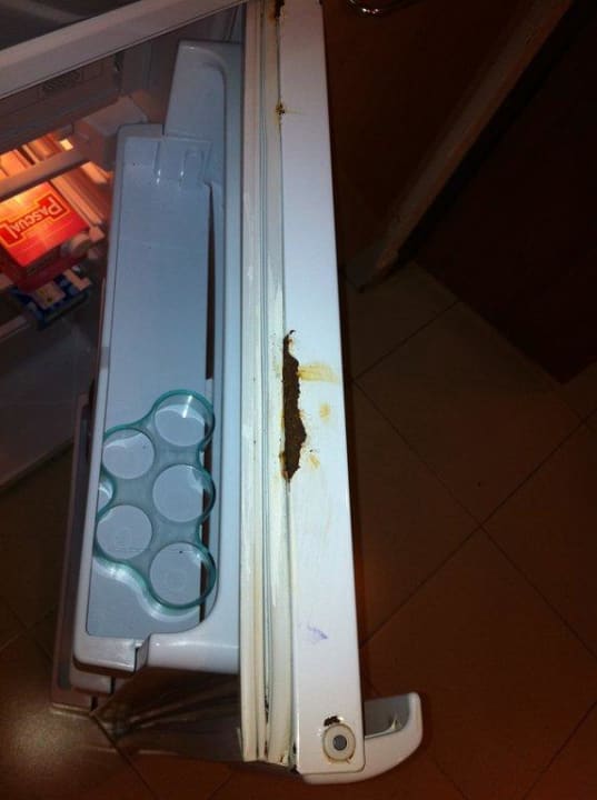 Verrosteter Kühlschrank Green Garden Aparthotel