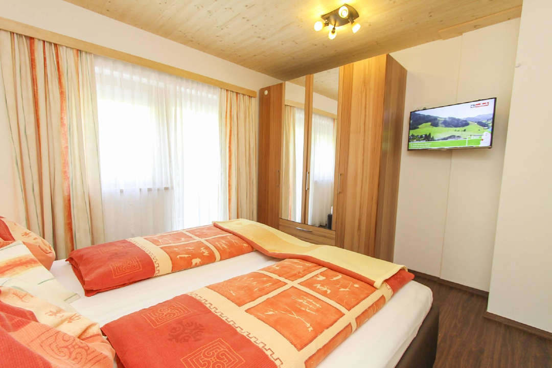 Schlafzimmer Top 5  Appartementhaus CASAMARAI