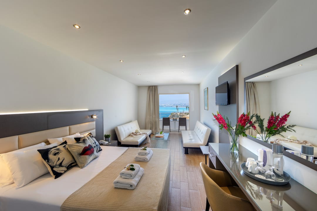 Zimmer Queen's Bay Hotel