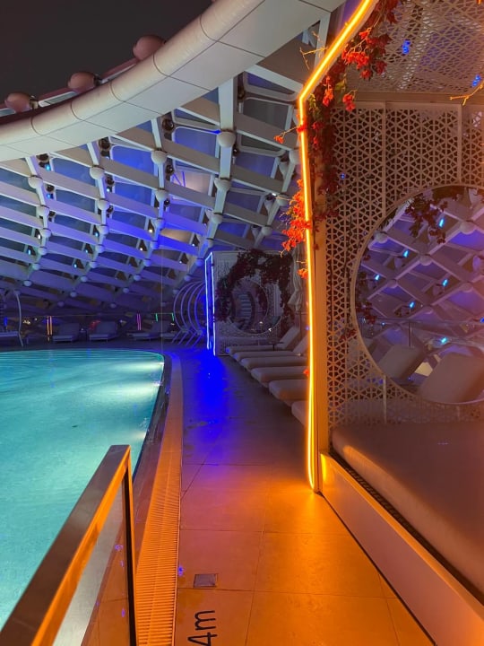 Pool W Abu Dhabi - Yas Island