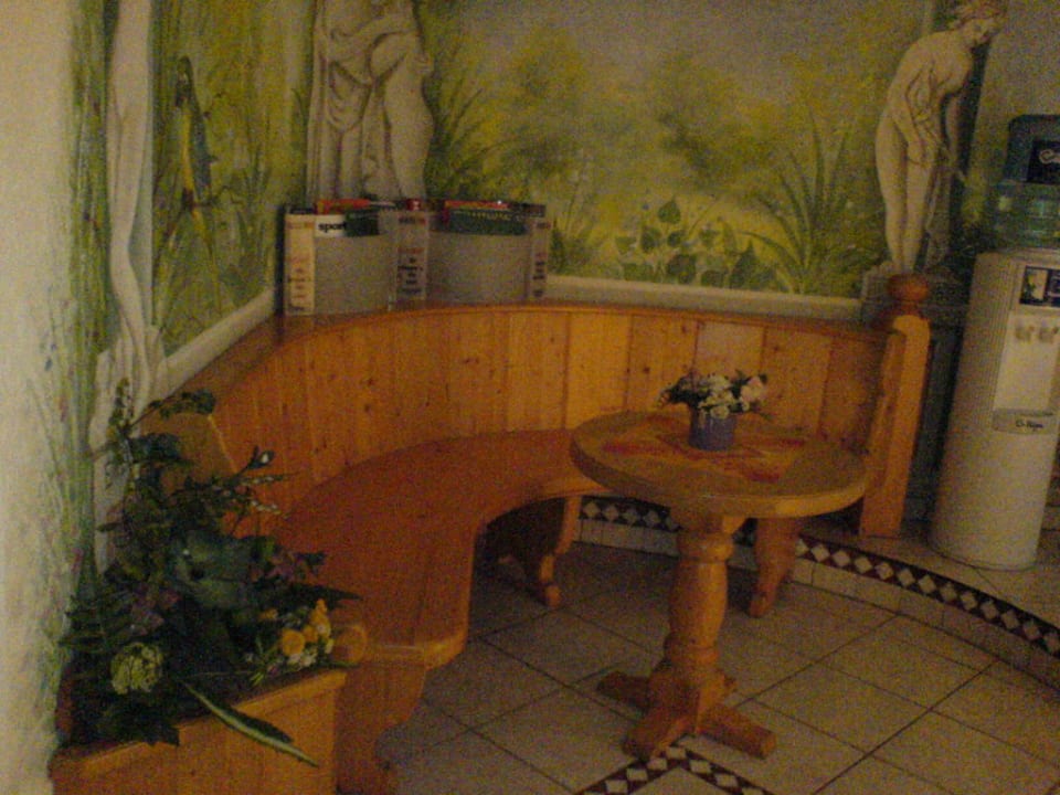 Sitzecke Wellnessbereich, Zeitschriften vorhanden Hotel Linderhof