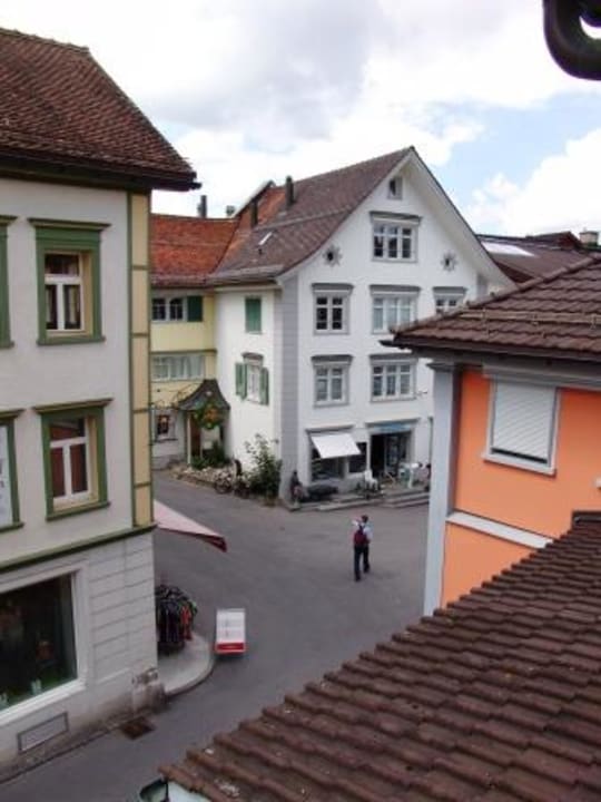 Blick nach rechts aus dem Hotelzimmer Hotel Löwen