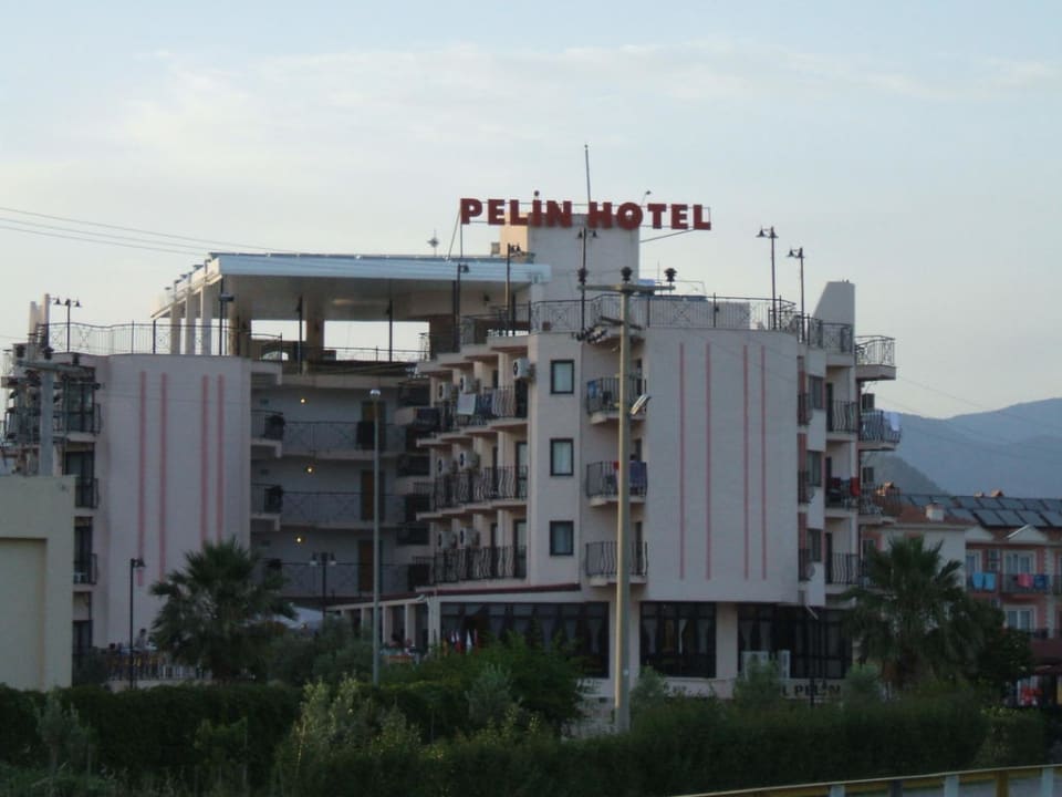 Aussenansicht Hotel Pelin