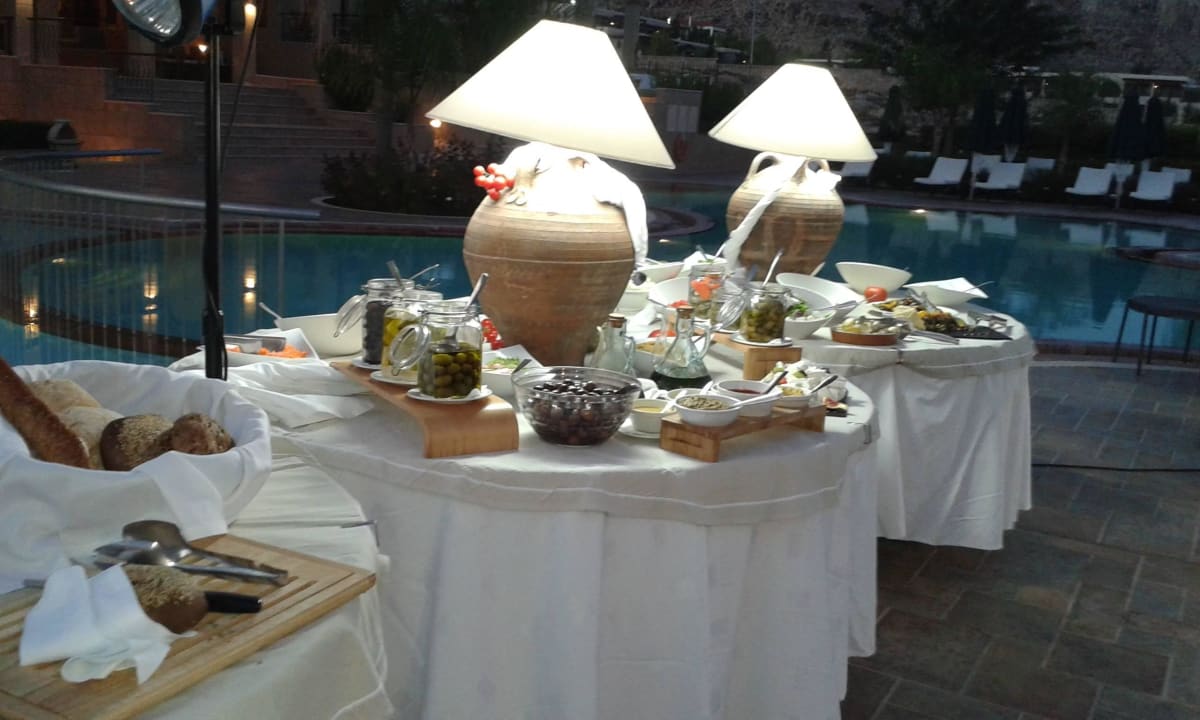 Buffet griechische Nacht am Pool Lindian Dream Seaside Resort