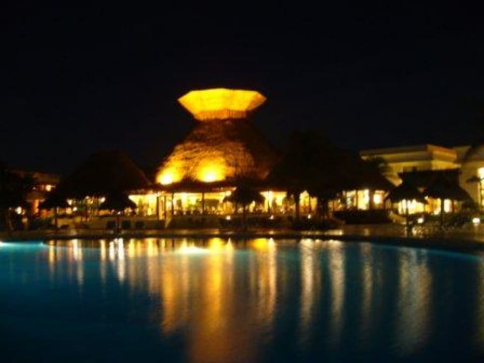 Bei Nacht Bahia Principe Grand Tulum