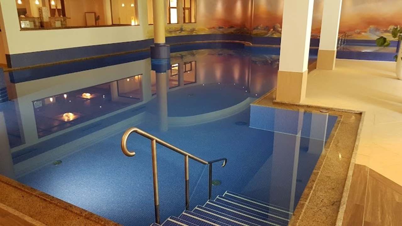 Pool Hotel Alpenhof