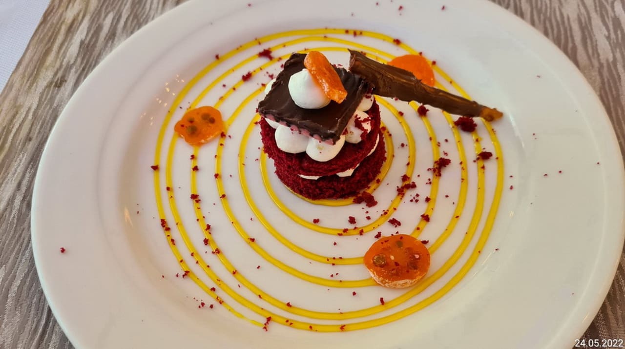 Gastro Azura Deluxe Resort & Spa Hotel