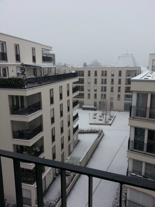 Ausblick auf Wohnblöcke Motel One Köln Waidmarkt