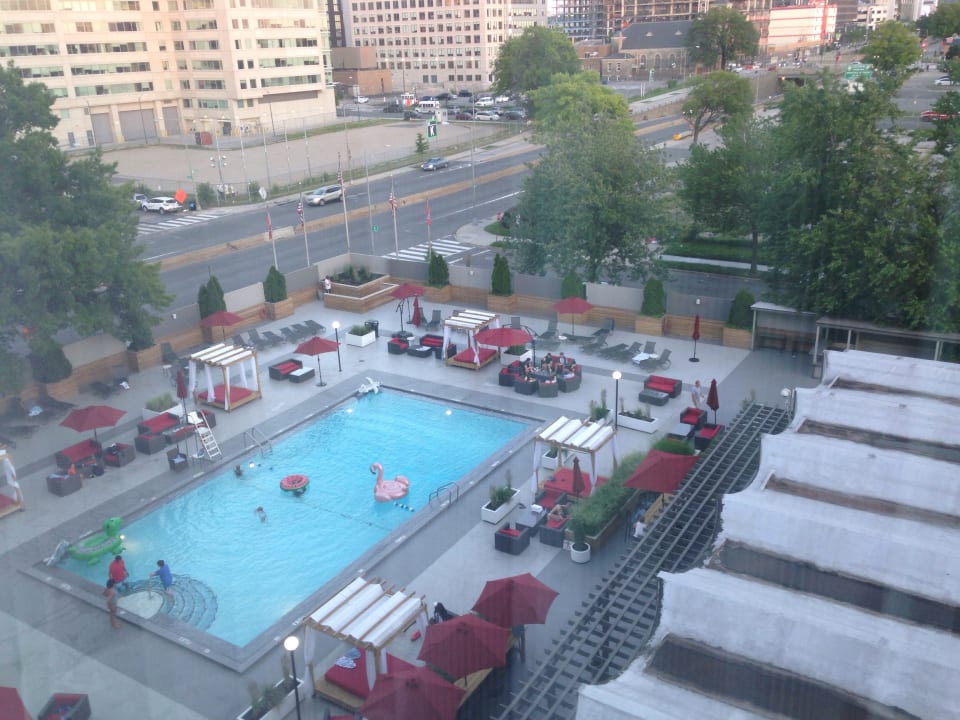 Pool Capitol Skyline Hotel
