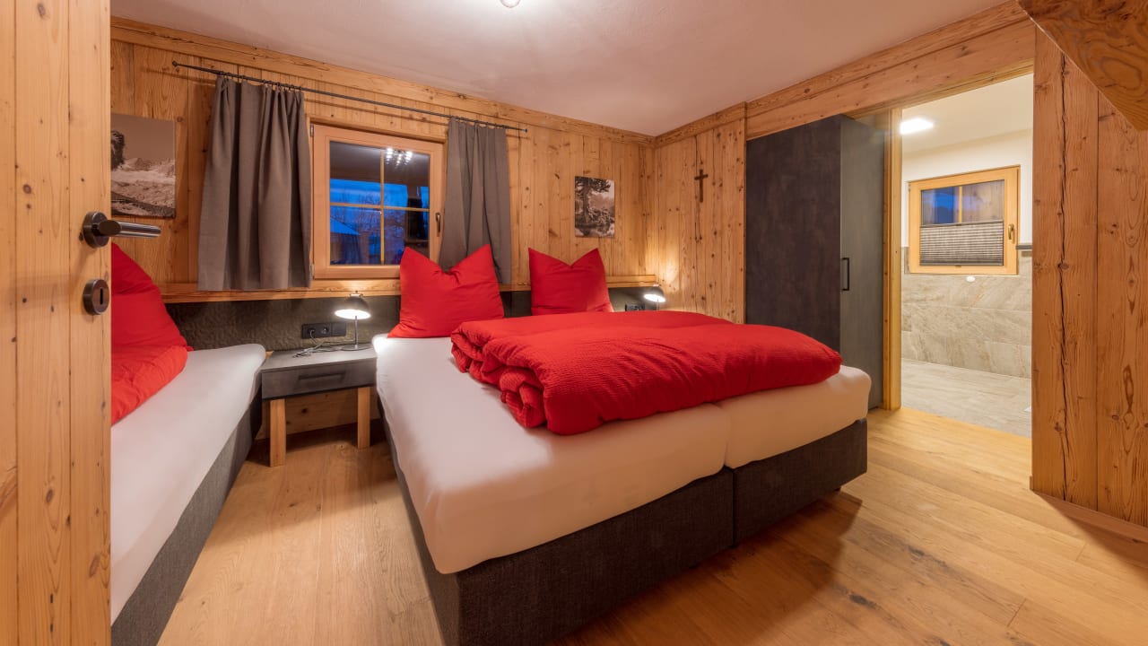 Zimmer Luxus Chalet Fasserhäusl im Zillertal - Sauna ,Hot Tub, Kamin & Alpenblick für bis zu 10 Personen