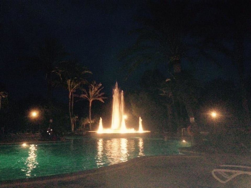 Pool am Abend Hotel Exagon Park