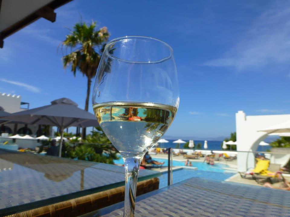 Erfrischung am Pool TUI BLUE Oceanis Beach and Spa Resort