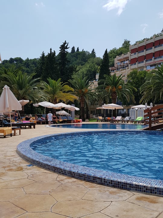 Pool Iberostar Waves Bellevue