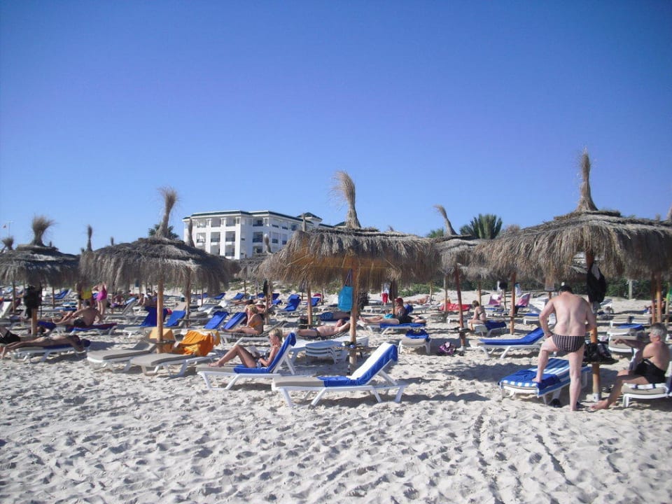 Strand vom Meer aus Hotel El Mouradi Palm Marina