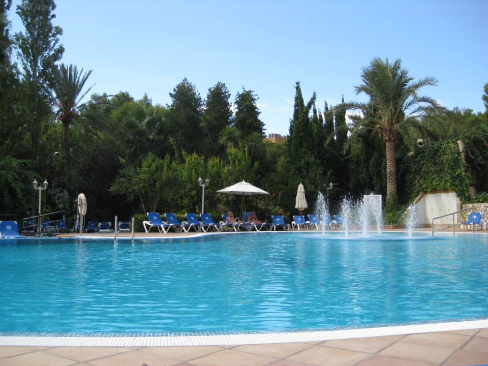 Pool neben dem Haupteingang Valentin Grand Park Suite Hotel