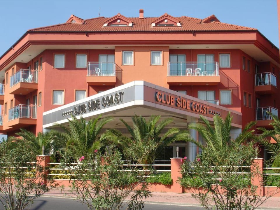 Haupteingang Club Side Coast