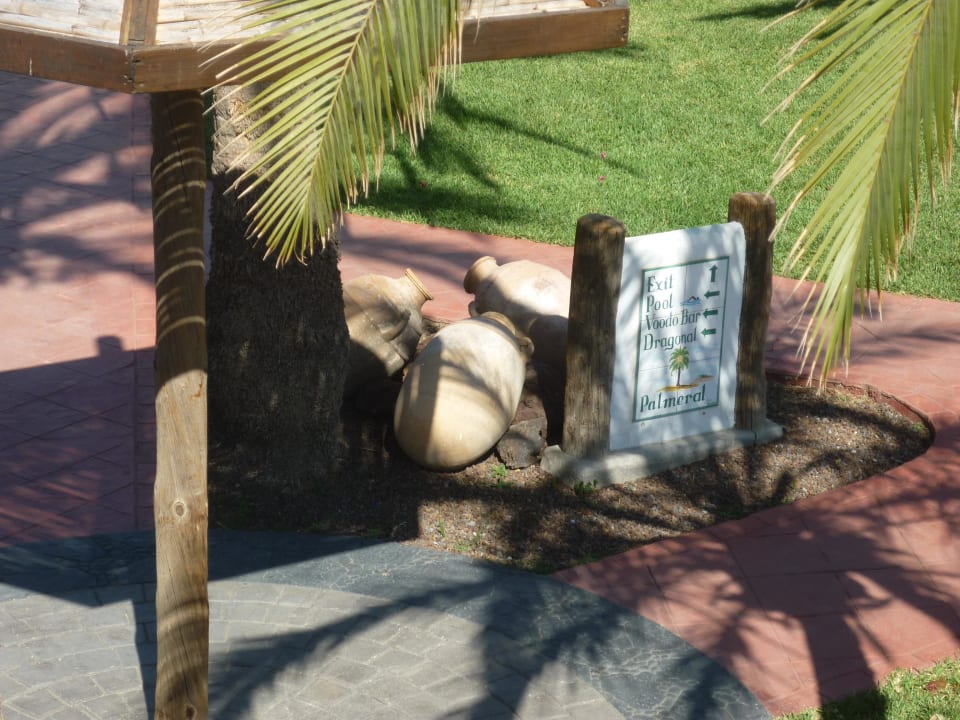 Wegweiser HL Miraflor Suites Hotel