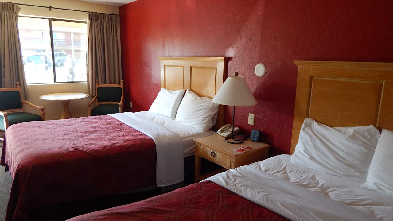 Zimmer Econo Lodge Inn And Suites