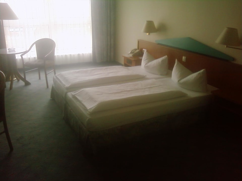 Bett ind Sitzgelegenheit ACHAT Hotel Frankfurt Maintal