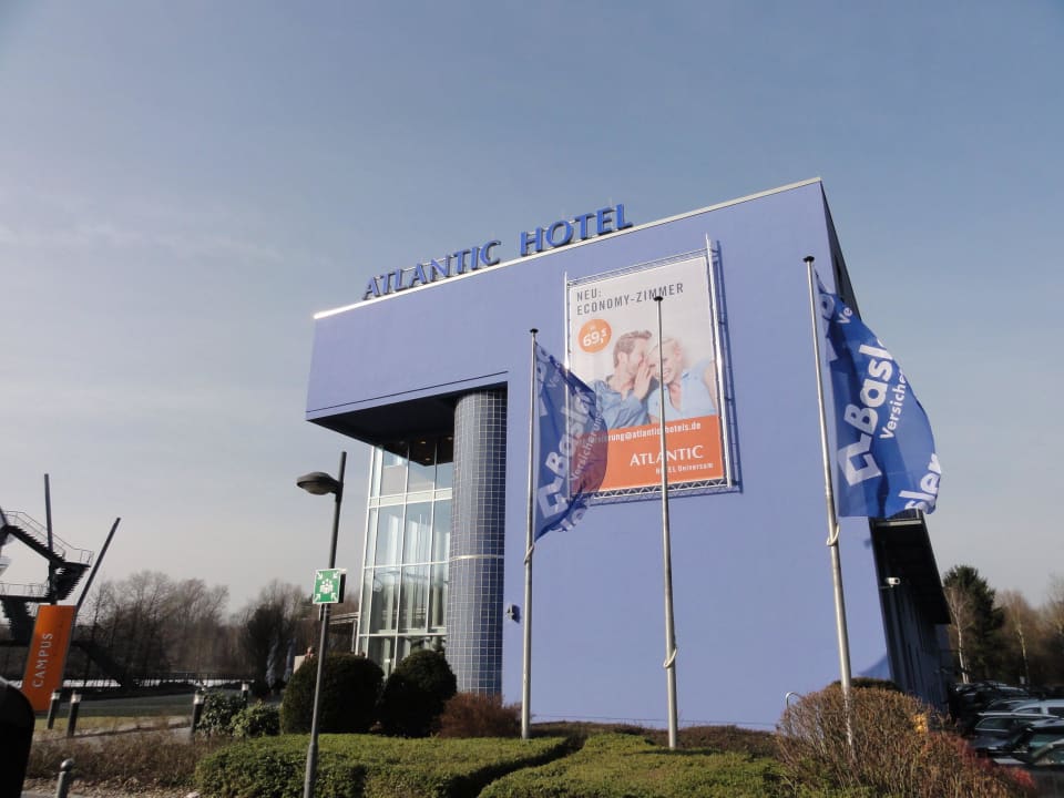 Hoteleingang ATLANTIC Hotel Universum